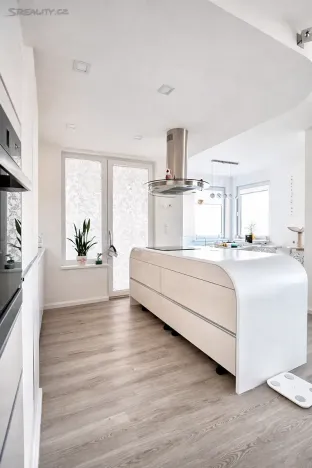 Pronájem bytu 4+kk, Praha - Strašnice, Zvěřinova, 117 m2