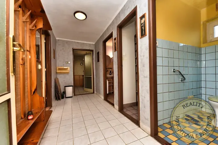 Prodej rodinného domu, Černuc, 240 m2