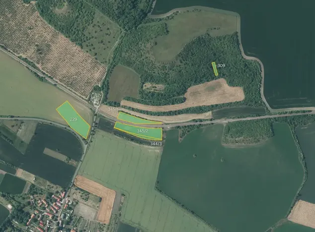 Prodej pole, Děčany, 16232 m2