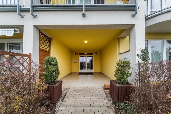 Pronájem bytu 1+kk, Praha - Řeporyje, Wiesenthalova, 34 m2