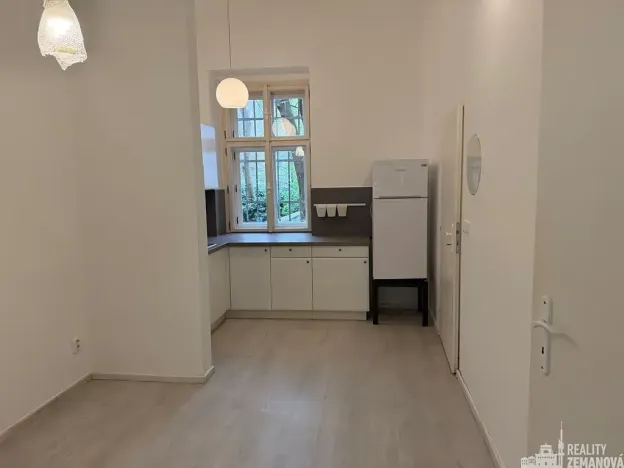 Pronájem bytu 1+1, Praha - Smíchov, Vltavská, 40 m2