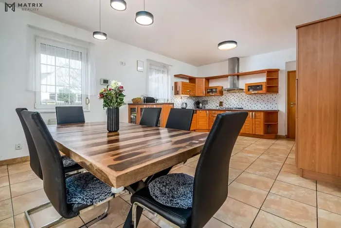 Prodej rodinného domu, Praha - Písnice, V zákopech, 294 m2