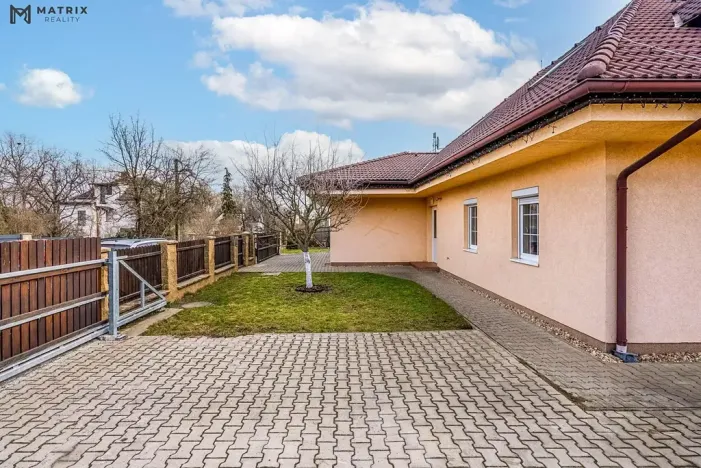 Prodej rodinného domu, Praha - Písnice, V zákopech, 294 m2