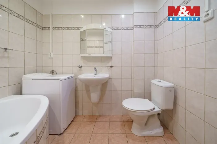 Prodej bytu 3+1, Karlovy Vary - Stará Role, Nádražní, 65 m2