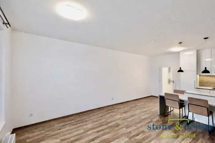 Pronájem bytu 1+kk, Praha - Strašnice, Zvěřinova, 38 m2