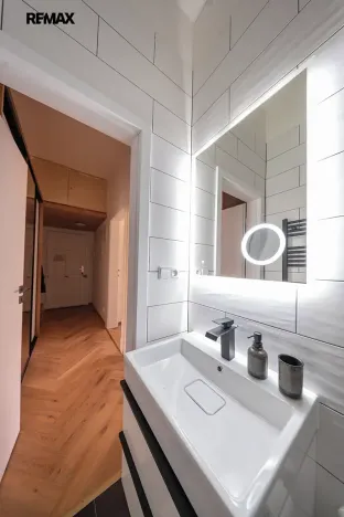 Pronájem bytu 2+kk, Praha - Nusle, Jaromírova, 46 m2