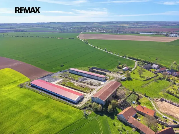 Prodej výrobních prostor, Dolní Chvatliny, 3690 m2