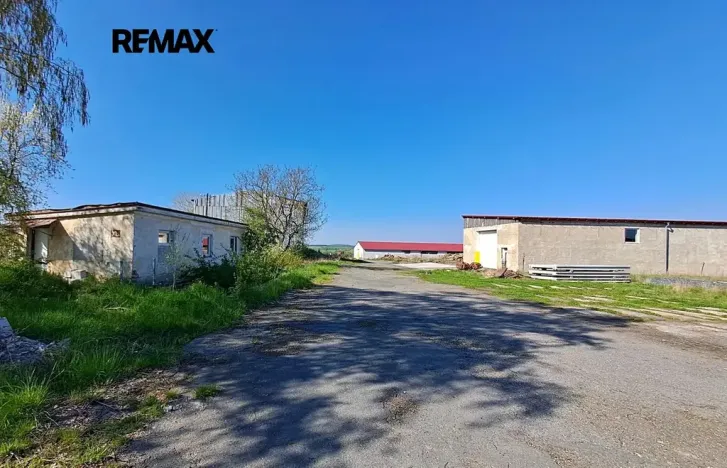 Prodej výrobních prostor, Dolní Chvatliny, 3690 m2