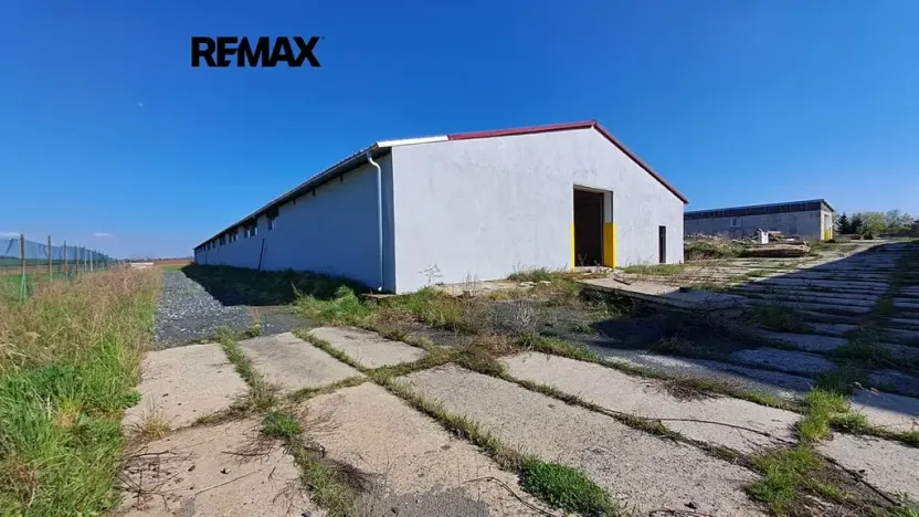 Prodej výrobních prostor, Dolní Chvatliny, 3690 m2