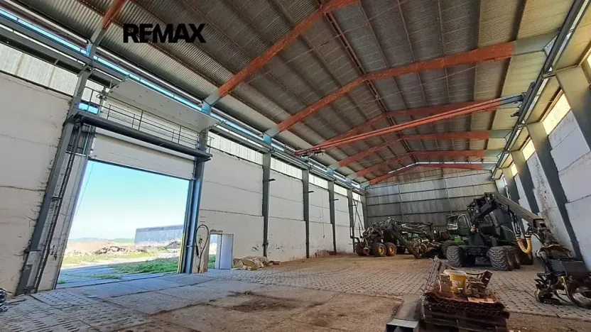 Prodej výrobních prostor, Dolní Chvatliny, 3690 m2