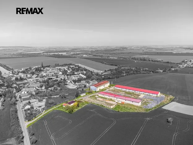 Prodej výrobních prostor, Dolní Chvatliny, 3690 m2