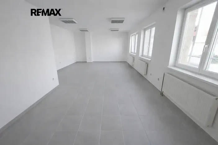 Pronájem kanceláře, Slavkov u Brna, 82 m2