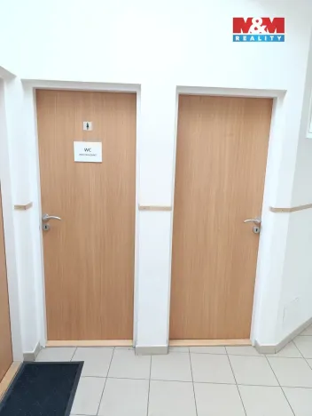 Pronájem obchodního prostoru, Tišnov, nám. Komenského, 26 m2