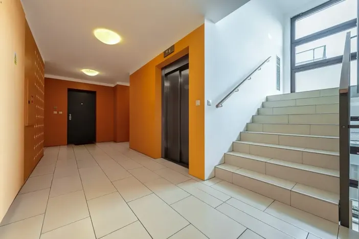 Pronájem bytu 1+kk, Praha - Vinohrady, Korunní, 47 m2