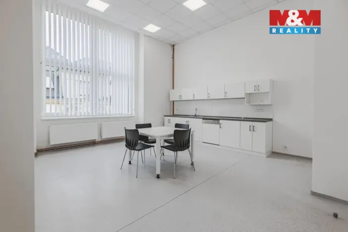 Pronájem kanceláře, Klatovy - Klatovy I, nám. Míru, 396 m2