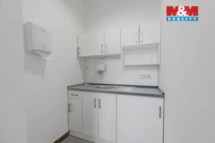 Pronájem kanceláře, Klatovy - Klatovy I, nám. Míru, 396 m2