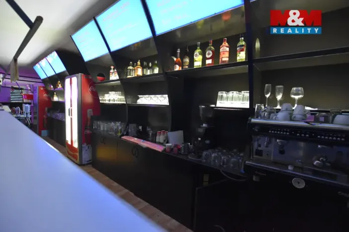 Pronájem restaurace, Holice, Smetanova, 220 m2