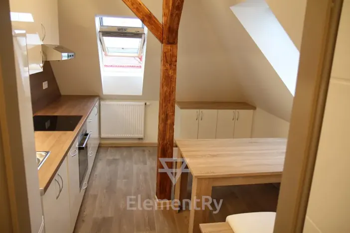 Pronájem bytu 1+1, Hradec Králové, V Lipkách, 41 m2