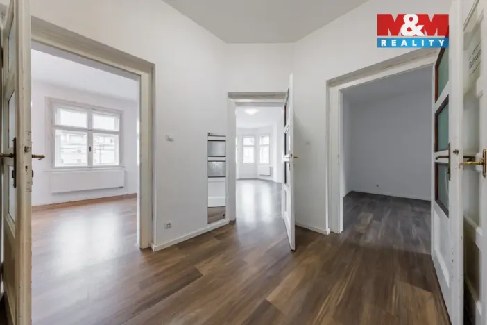 Prodej bytu 3+1, Karlovy Vary - Drahovice, Americká, 92 m2