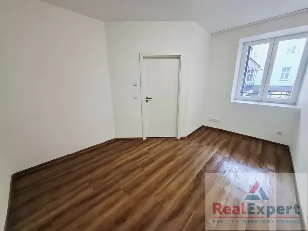 Pronájem bytu 2+kk, Praha - Vinohrady, Máchova, 41 m2