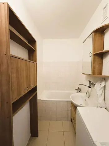 Pronájem bytu 2+kk, Praha - Kobylisy, Frýdlantská, 43 m2