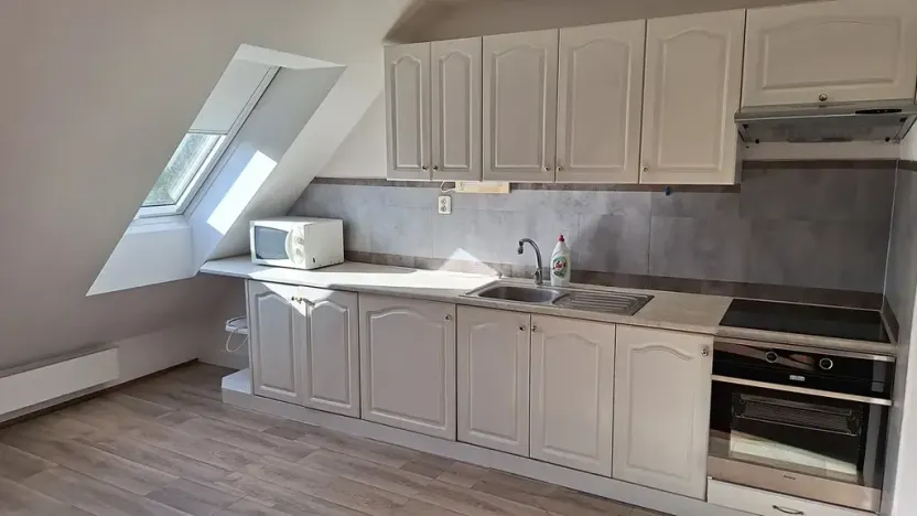 Pronájem bytu 2+kk, Praha - Záběhlice, náměstí Mezi zahrádkami, 60 m2