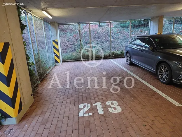 Prodej garážového stání, Praha - Střížkov, Zakšínská, 15 m2