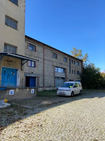 Prodej skladu, Praha - Bubeneč, Papírenská, 3700 m2