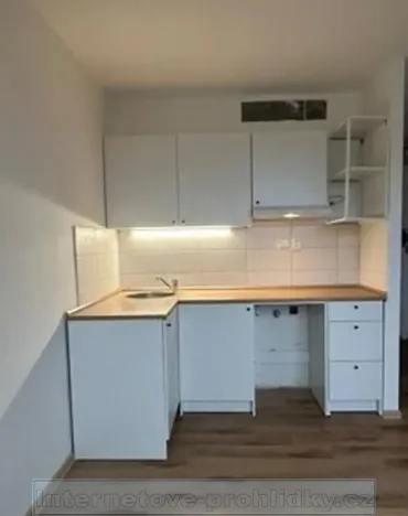 Pronájem bytu 1+kk, Chlumec, Zákoutí, 19 m2
