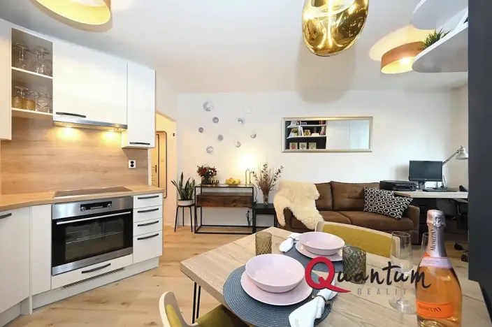 Pronájem bytu 2+kk, Praha - Karlín, U Sluncové, 40 m2