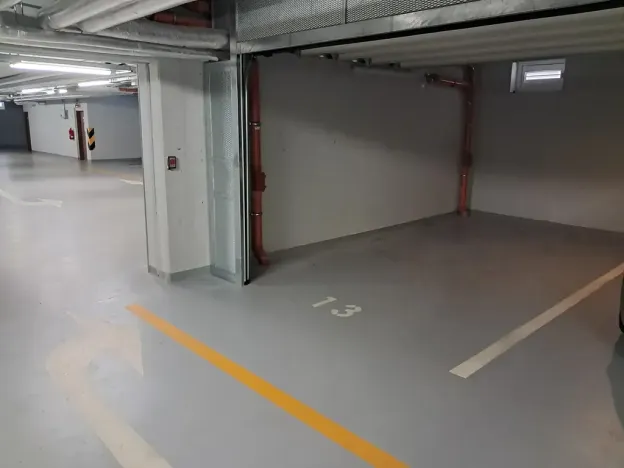 Pronájem garážového stání, Praha - Černý Most, Dobrovolného, 15 m2