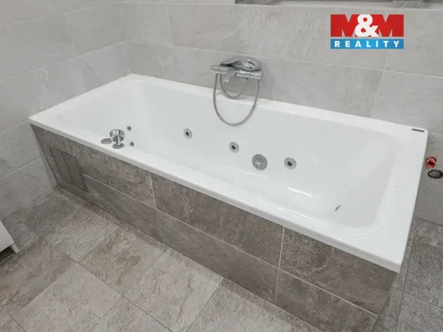 Prodej rodinného domu, Neustupov, 450 m2