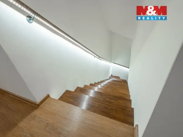 Prodej rodinného domu, Neustupov, 450 m2