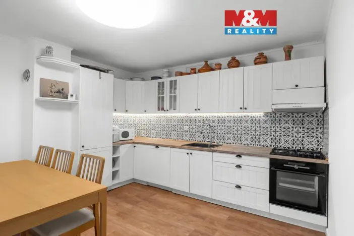 Prodej rodinného domu, Peruc - Černochov, 288 m2