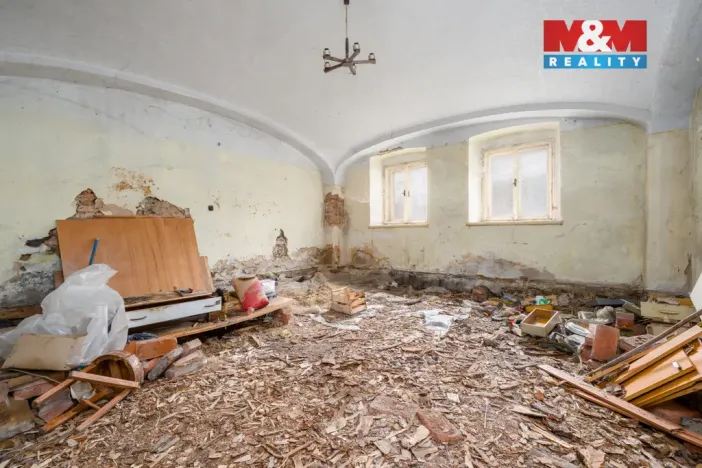 Prodej rodinného domu, Hostomice, Školní náměstí, 150 m2