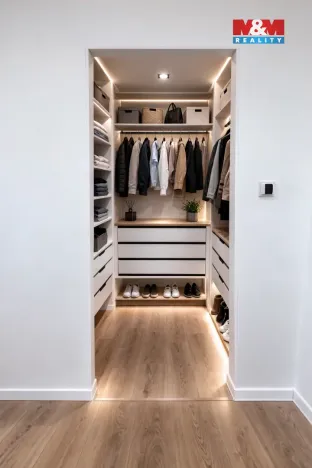 Prodej bytu 3+kk, Dvory, 95 m2