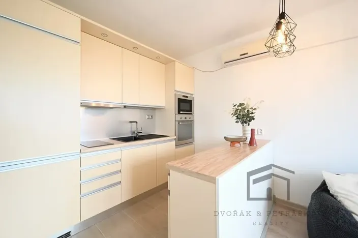 Pronájem bytu 2+kk, Praha - Kbely, Toužimská, 47 m2
