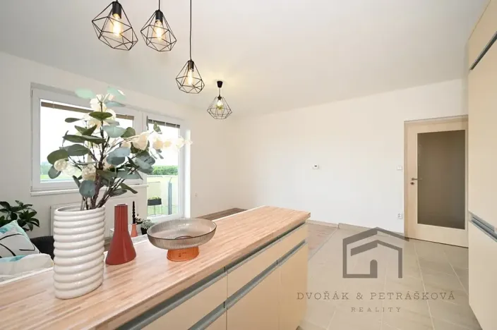 Pronájem bytu 2+kk, Praha - Kbely, Toužimská, 47 m2