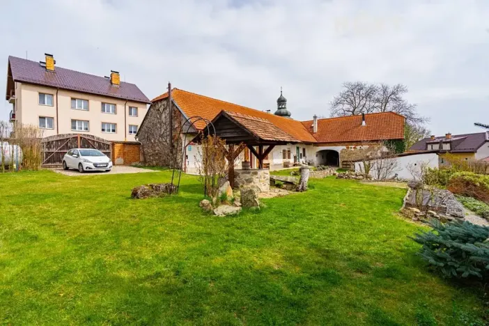 Prodej rodinného domu, Chrášťany, 560 m2