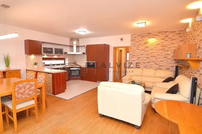 Pronájem bytu 3+kk, České Budějovice, Pasovská, 84 m2