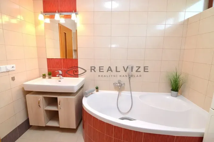 Pronájem bytu 3+kk, České Budějovice, Pasovská, 84 m2