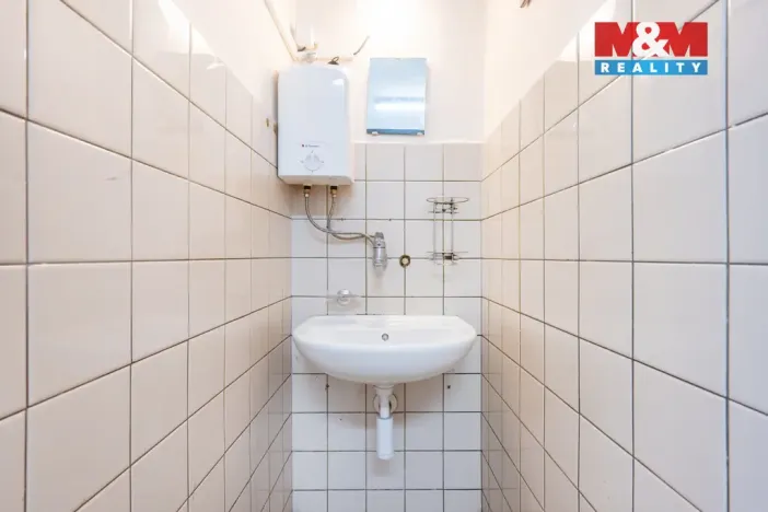 Pronájem výrobních prostor, Domažlice - Bezděkovské Předměstí, Masarykova, 770 m2