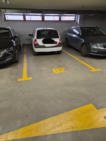 Prodej garážového stání, Praha - Žižkov, Kališnická, 15 m2