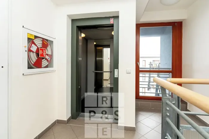 Pronájem bytu 2+kk, Praha - Vysočany, Jana Přibíka, 62 m2