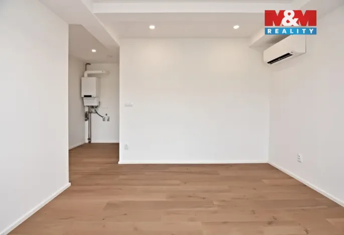 Pronájem bytu 1+kk, Mladá Boleslav, náměstí Republiky, 35 m2