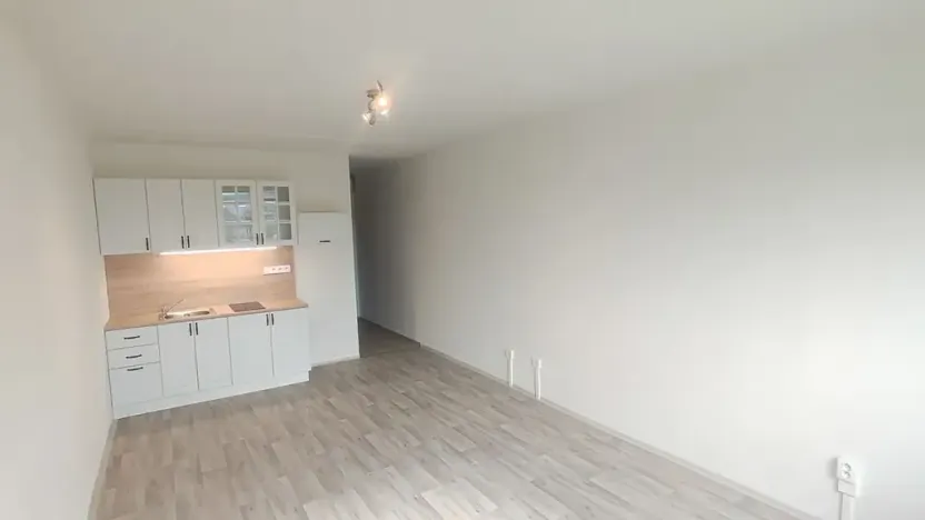 Pronájem bytu 1+kk, Hradec Králové, třída Edvarda Beneše, 30 m2