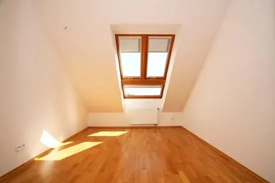 Pronájem kanceláře, Praha - Smíchov, Štefánikova, 168 m2