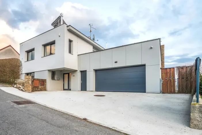 Prodej rodinného domu, Zlín, U Hřiště, 415 m2