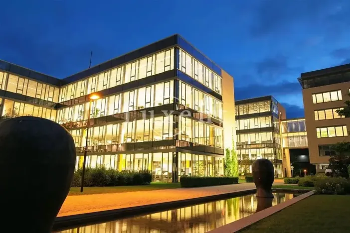 Pronájem kanceláře, Praha, Radlická, 1045 m2