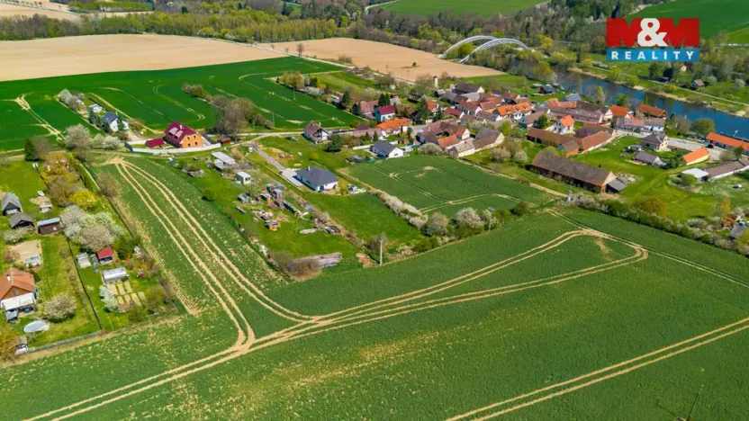 Prodej pozemku pro bydlení, Týn nad Vltavou - Hněvkovice na levém břehu Vltavy, 1869 m2